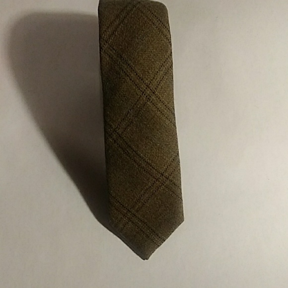 Tie - Picture 1 of 2
